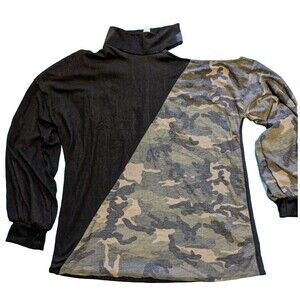 Bibi Boutique Off Shoulder Sweater Size Large Camo Black NWOT W/Defects